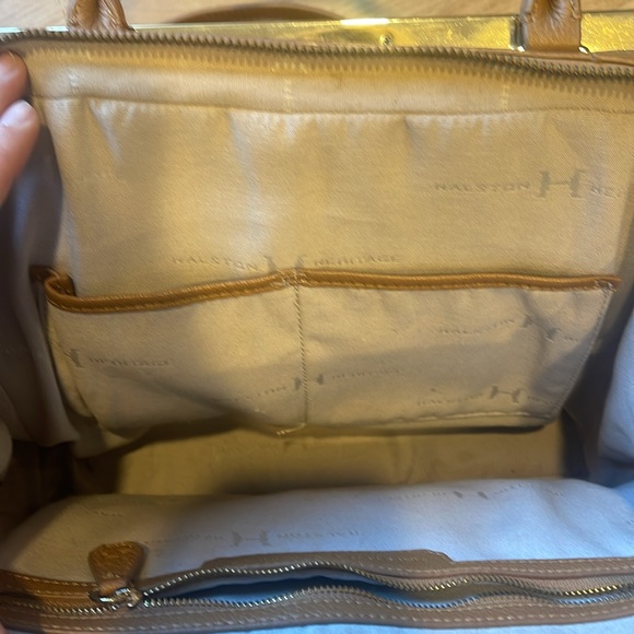 Halston Heritage large tan top handle bag with gold hardware - Picture 5 of 6